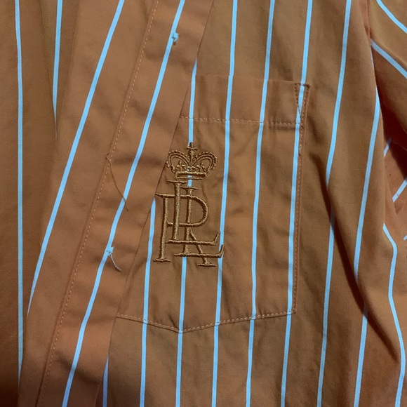 Button down - Picture 2 of 3